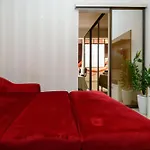 Quarto E Sala A 200 M Da Praia | Fm 144/407