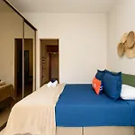Quarto E Sala A 200 M Da Praia | Fm 144/407