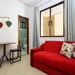 Quarto E Sala A 200 M Da Praia | Fm 144/407